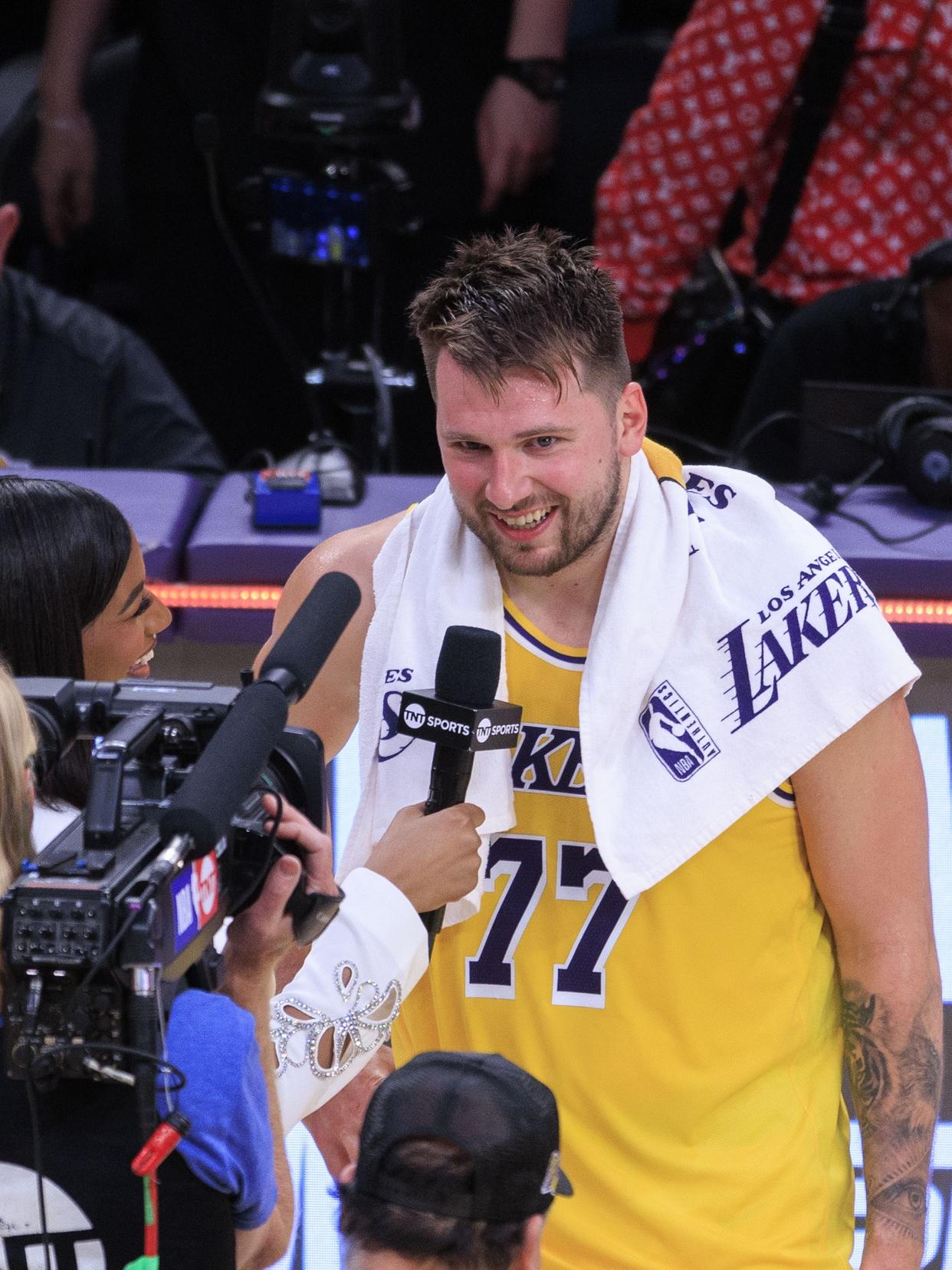 Ming巅峰对决，东契奇与70激战FPX分钟，挺进下一轮胜负难料！